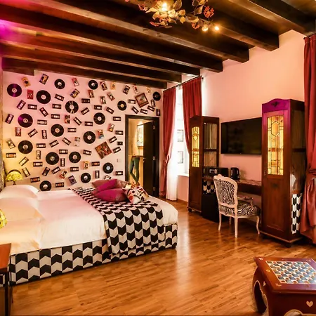 Konukevi Palazzo San Fedele - 4*
